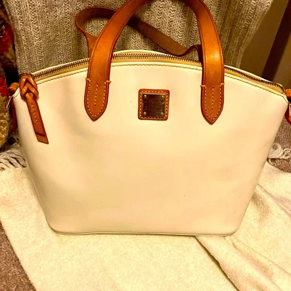 Dooney & Bourke - Picture 1 of 6